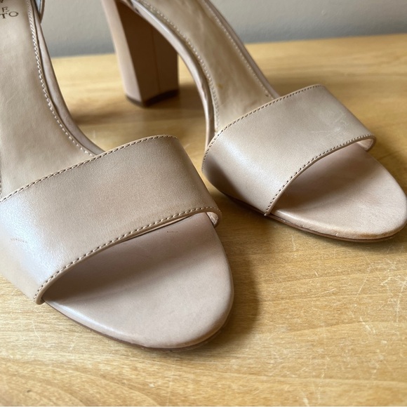 VINCE CAMUTO CORLINA ANKLE STRAP HEELED SANDAL 12M BEIGE MINIMALIST NEUTRAL CHIC - Picture 4 of 12